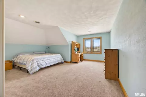 Bedroom - 709 Marcus Ct, Chillicothe, IL 61523 photo 5 of 8