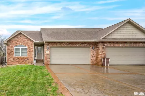 638 Mickel Pkwy, Washington, IL 61571
