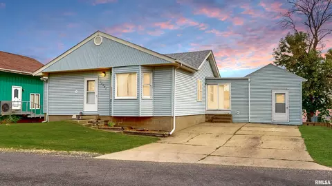 12202 N Riverview Rd, Chillicothe, IL 61523