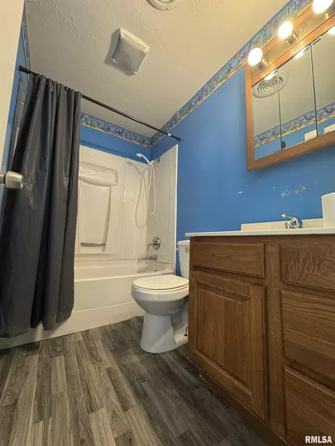 Bath - 1500 W Tyler St, Herrin, IL 62948 photo 4 of 4