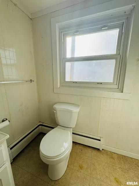Bath - 1500 W Tyler St, Herrin, IL 62948 photo 2 of 4
