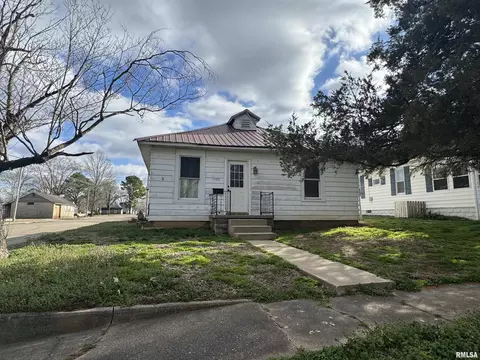 Exterior - 1500 W Tyler St, Herrin, IL 62948 photo 2 of 3