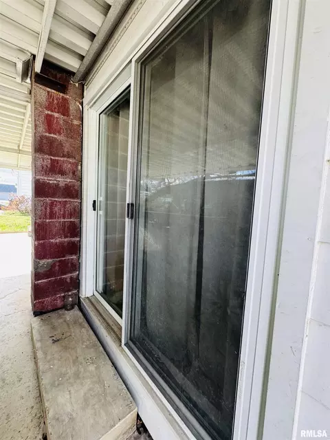 Exterior - 1500 W Tyler St, Herrin, IL 62948 photo 3 of 3