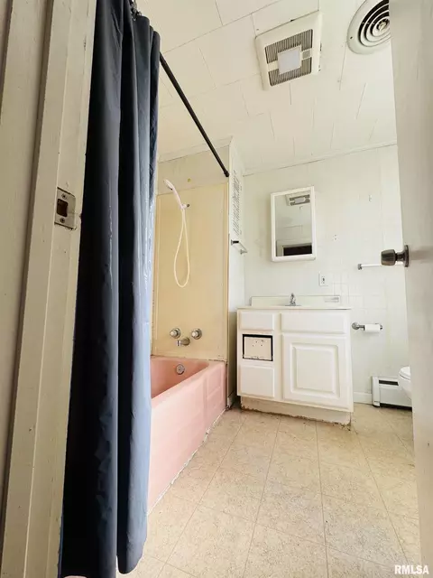 Bath - 1500 W Tyler St, Herrin, IL 62948 photo 3 of 4