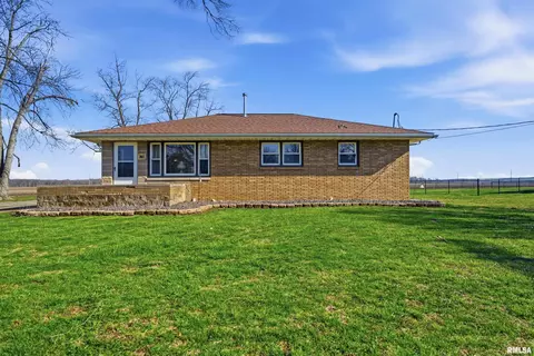 2841 Allentown Rd, Pekin, IL 61554
