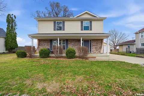 105 E Clinton St, Toulon, IL 61483