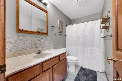 Bath - 901 N Easy St, Roanoke, IL 61561 photo 2 of 3