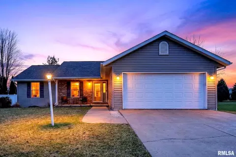 102 Wildflower Ave, Metamora, IL 61548