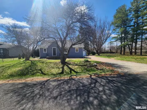 6716 W Jones Rd, Peoria, IL 61604
