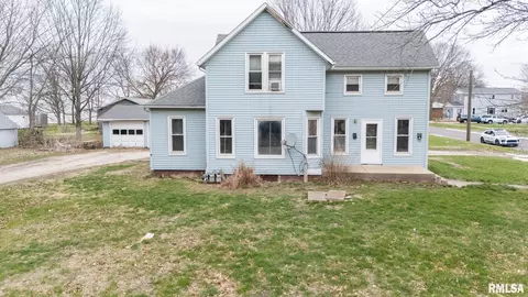 413 W Fort St, Farmington, IL 61531