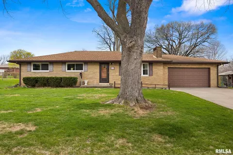 604 S Elm St, Washington, IL 61571