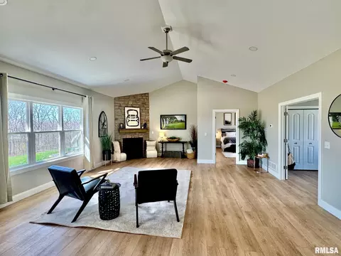 Living - 107 Samuel Ct, Washington, IL 61571 photo 2 of 9