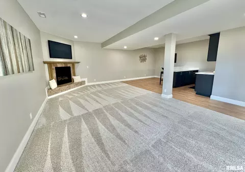 Living - 107 Samuel Ct, Washington, IL 61571 photo 6 of 9