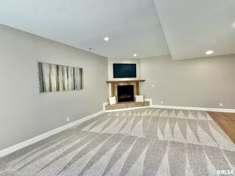 Living - 107 Samuel Ct, Washington, IL 61571 photo 7 of 9