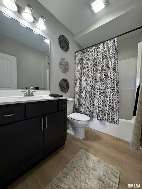 Bath - 107 Samuel Ct, Washington, IL 61571 photo 4 of 4