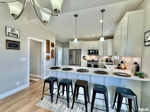 Kitchen - 107 Samuel Ct, Washington, IL 61571 photo 2 of 10