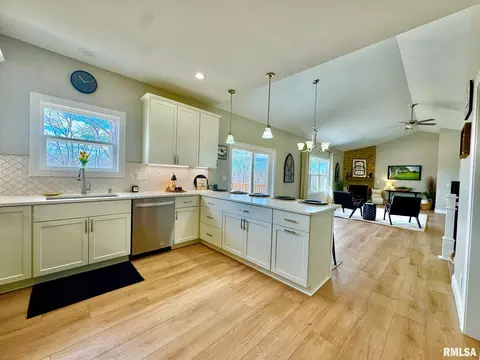 Kitchen - 107 Samuel Ct, Washington, IL 61571 photo 5 of 10