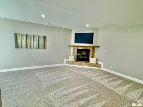 Living - 107 Samuel Ct, Washington, IL 61571 photo 8 of 9