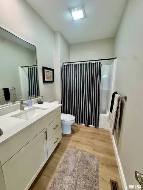 Bath - 107 Samuel Ct, Washington, IL 61571 photo 3 of 4