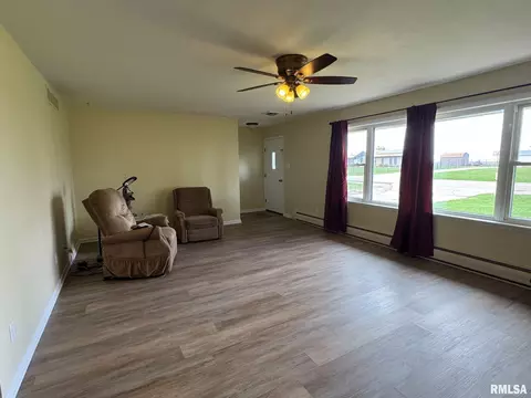 213 State St, Washburn, IL 61570 photo 6