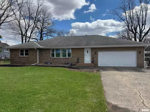 213 State St, Washburn, IL 61570