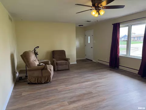 213 State St, Washburn, IL 61570 photo 5