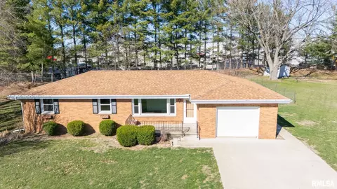 135 Glenview Ave, East Peoria, IL 61611