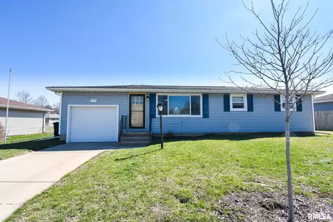 701 Belaire Dr, Washington, IL 61571