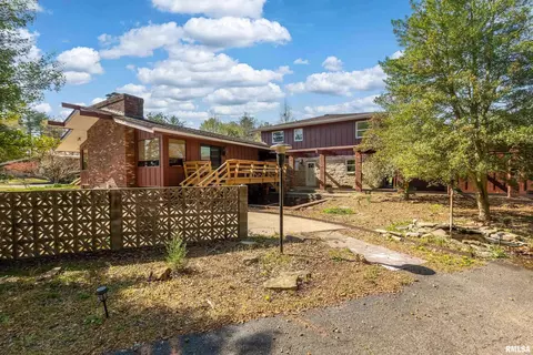 2611 W Striegel Rd, Carbondale, IL 62901