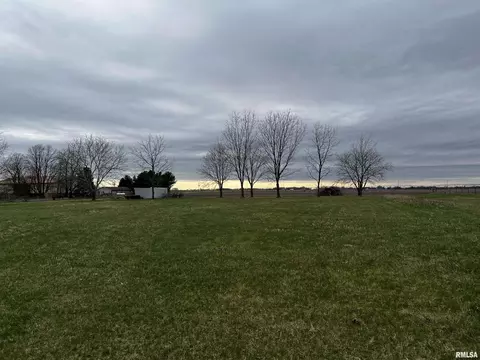 11179 Wagonseller Rd, Pekin, IL 61554