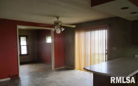 116 N Griffin St, Macomb, IL 61455 photo 2