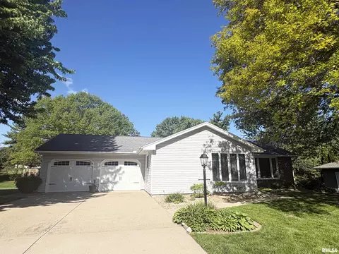 311 Whispering Oaks Dr, Germantown Hills, IL 61548