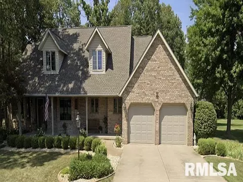 8 Oak Creek Dr, East Peoria, IL 61611