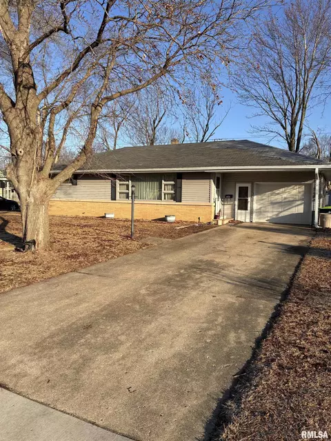 1109 Fletcher Ln, Chillicothe, IL 61523