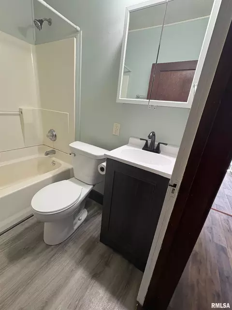 Bath - 714 E Ash St, Canton, IL 61520 photo 2 of 3