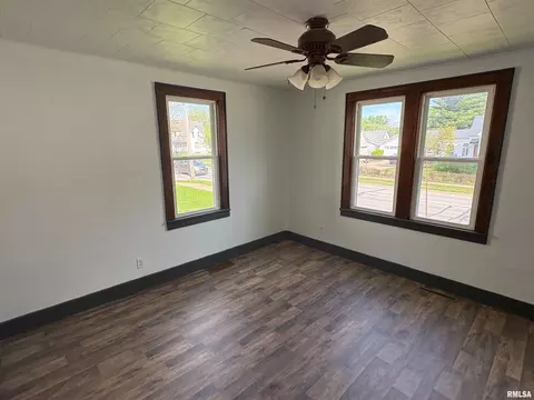 Living - 714 E Ash St, Canton, IL 61520 photo 4 of 5