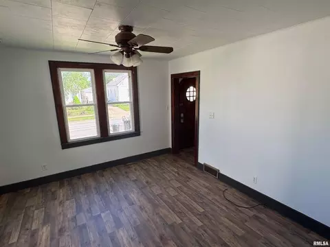 Living - 714 E Ash St, Canton, IL 61520 photo 5 of 5