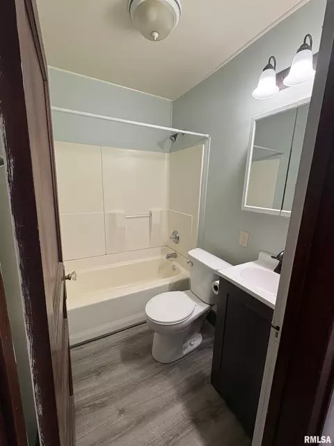 Bath - 714 E Ash St, Canton, IL 61520 photo 1 of 3