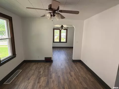 Living - 714 E Ash St, Canton, IL 61520 photo 2 of 5