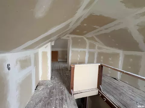 Entry Way - 714 E Ash St, Canton, IL 61520 photo 6 of 7