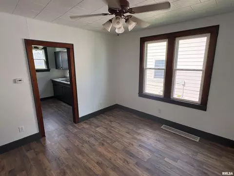 Living - 714 E Ash St, Canton, IL 61520 photo 3 of 5