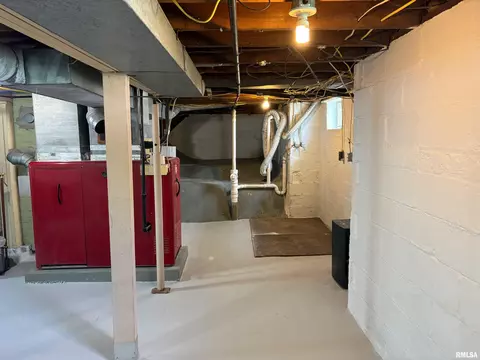 Entry Way - 714 E Ash St, Canton, IL 61520 photo 7 of 7