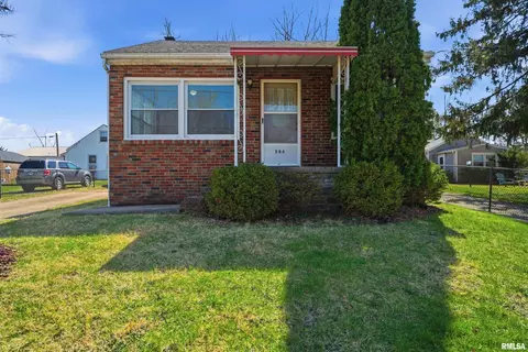 584 Roosevelt St, Creve Coeur, IL 61610