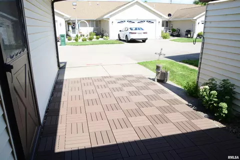 Exterior - 2103 Maple Ave, Macomb, IL 61455 photo 2 of 2