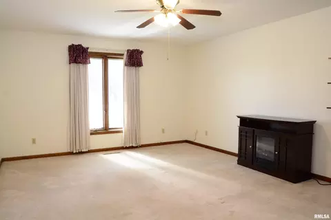 Living - 2103 Maple Ave, Macomb, IL 61455 photo 6 of 6