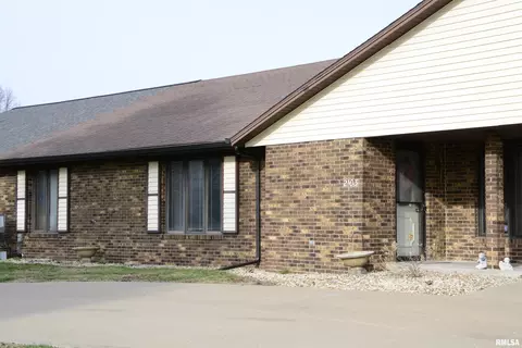 2103 Maple Ave, Macomb, IL 61455