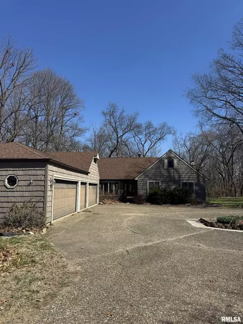 108 Royal Vista Dr, East Peoria, IL 61611