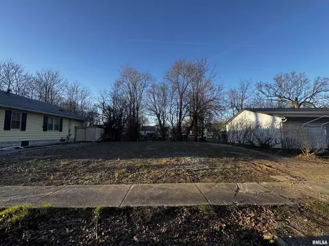 2418 College St, Mount Vernon, IL 62864