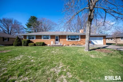 917 Emerson St, Morton, IL 61550