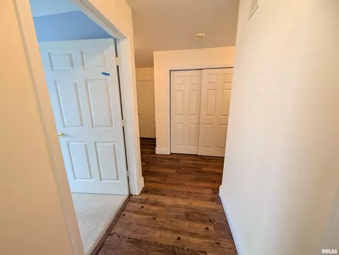 Entry Way - 1506 Apache Dr, Marion, IL 62959 photo 2 of 4